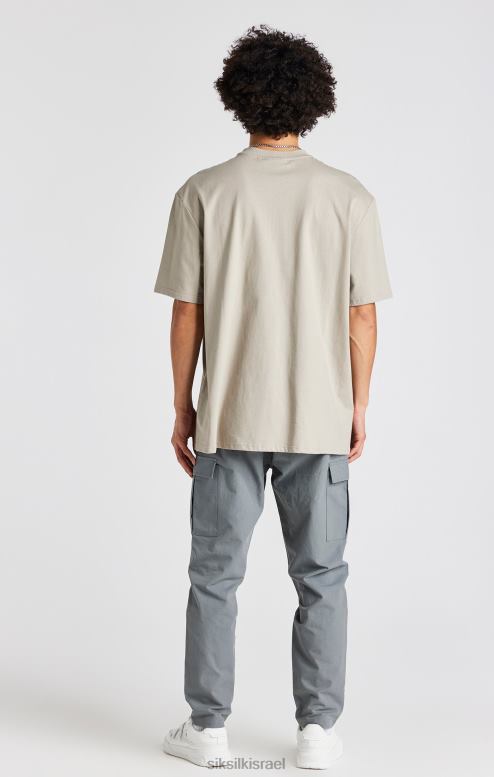 SikSilk גברים חולצת טריקו עם שרשרת אוברסייז בצבע בז' D2LH2392 לבוש