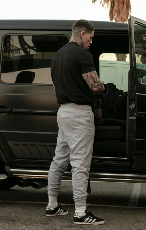 SikSilk גברים חולצת טריקו של אקדמיה במהדורה מוגבלת D2LH2401 לבוש